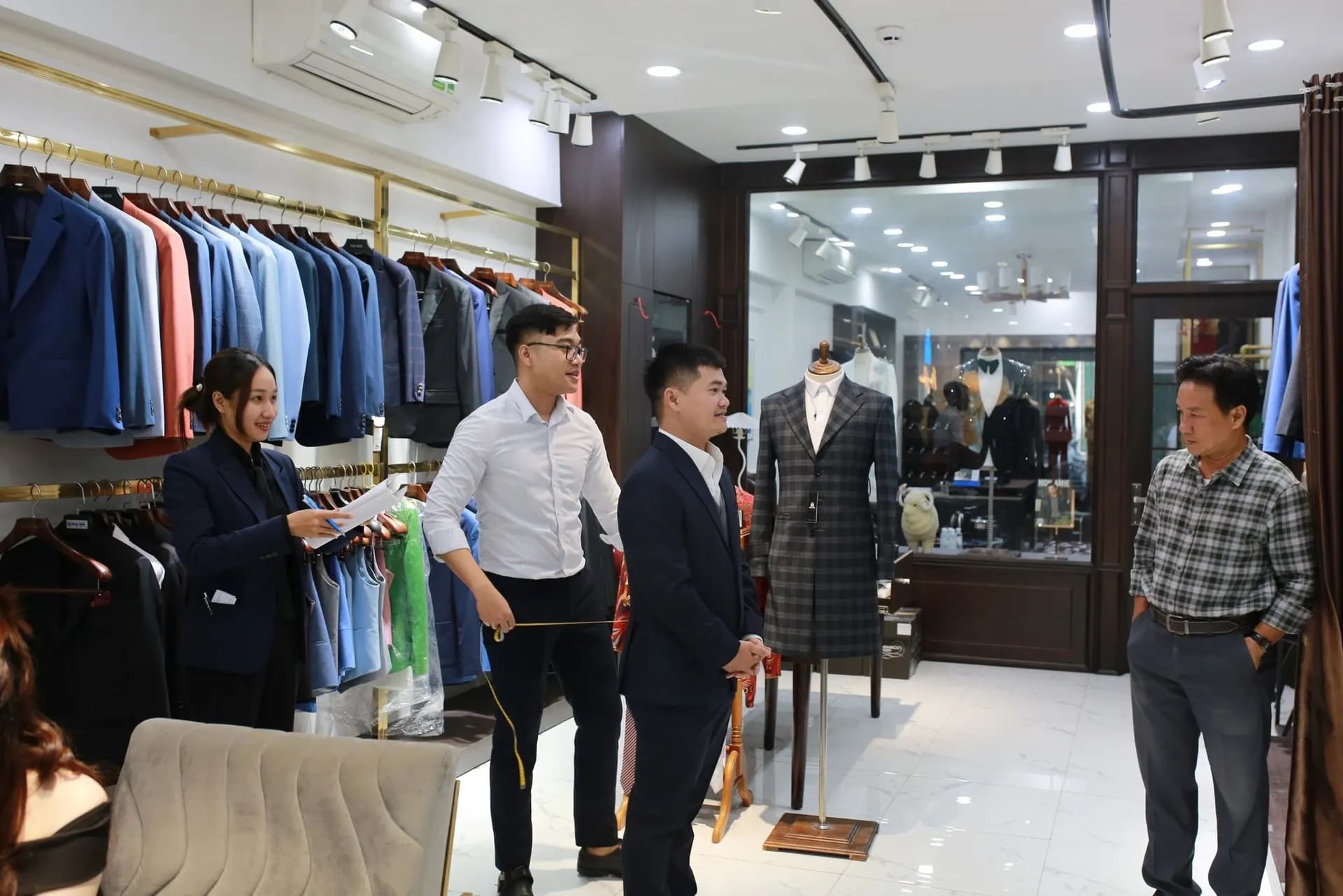 Phóng sự tại showroom — Mon Amie