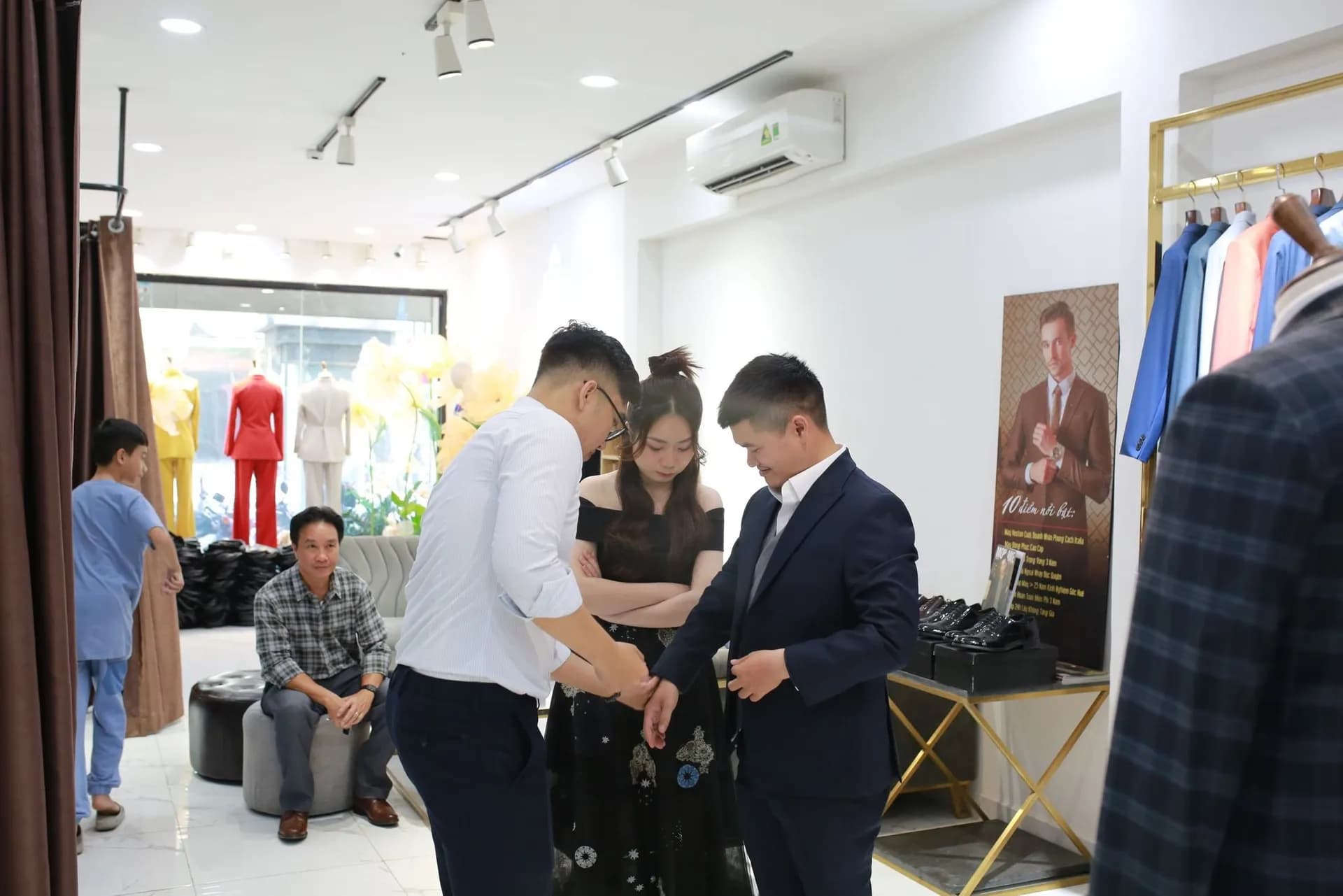 Phóng sự tại showroom — Mon Amie