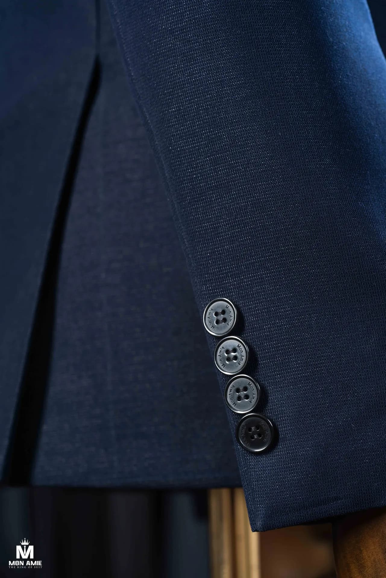 Suit Nam — Mon Amie
