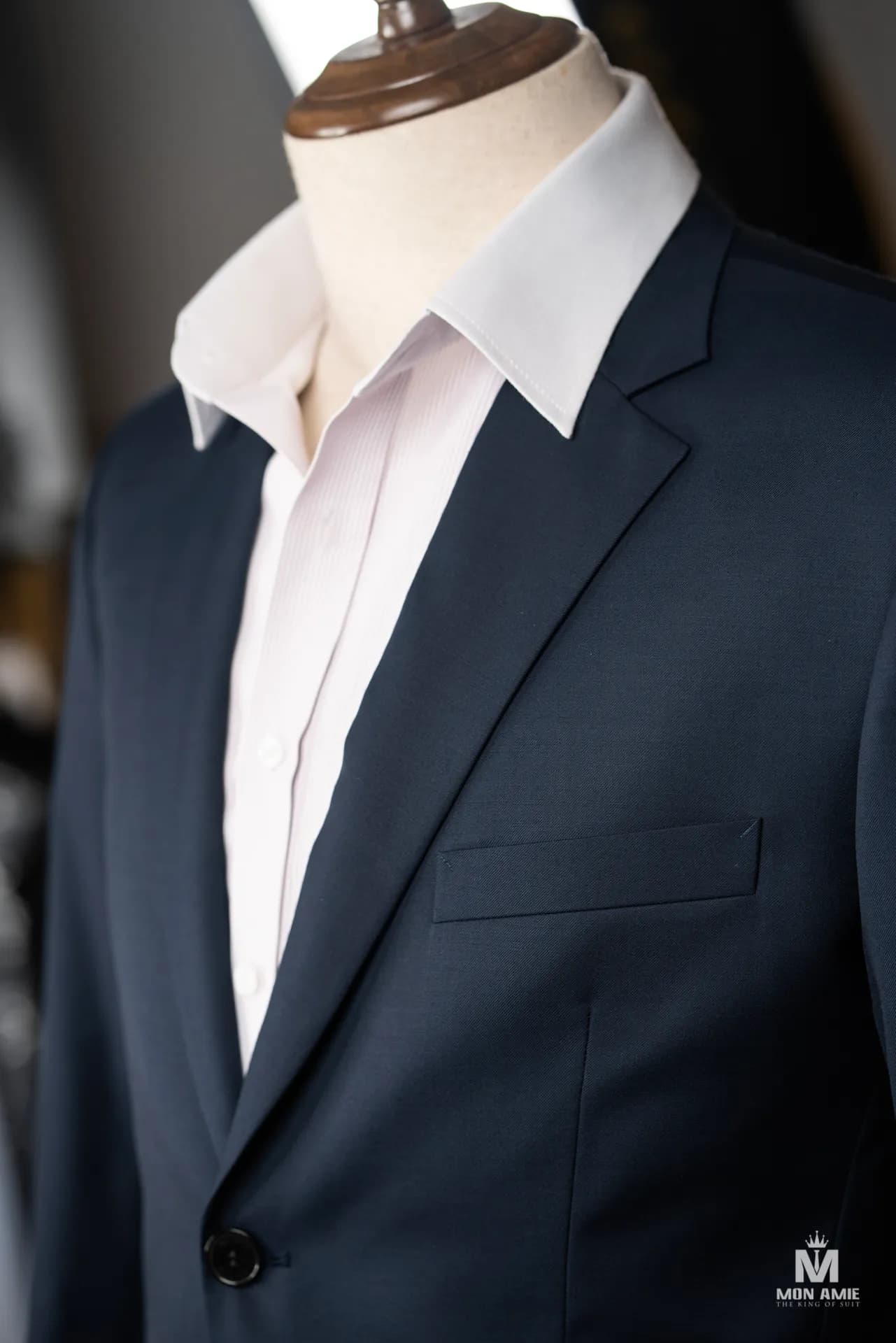 Suit Nam — Mon Amie