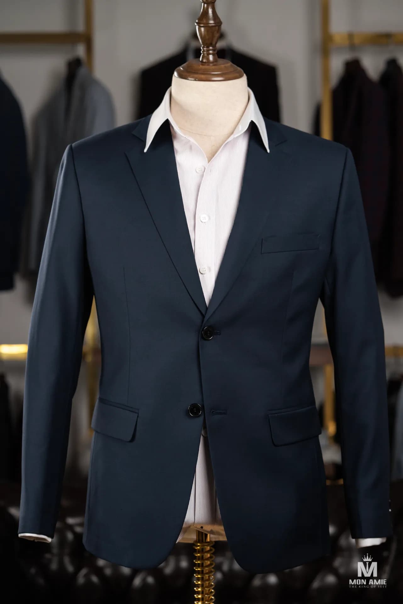 Suit Nam — Mon Amie
