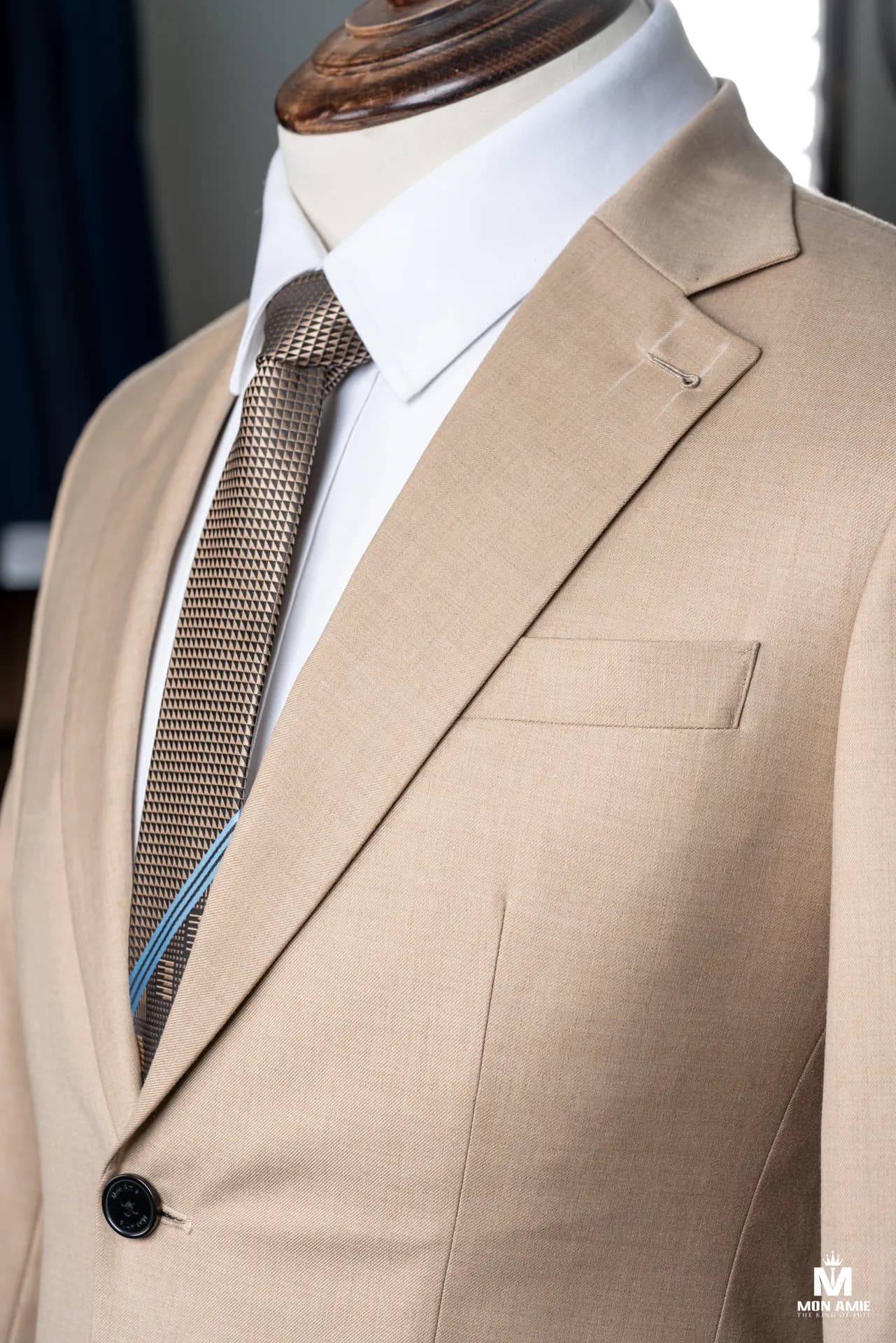 Suit Nam — Mon Amie