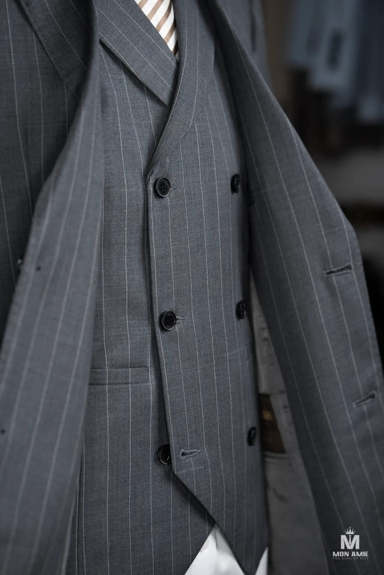 Suit Nam — Mon Amie