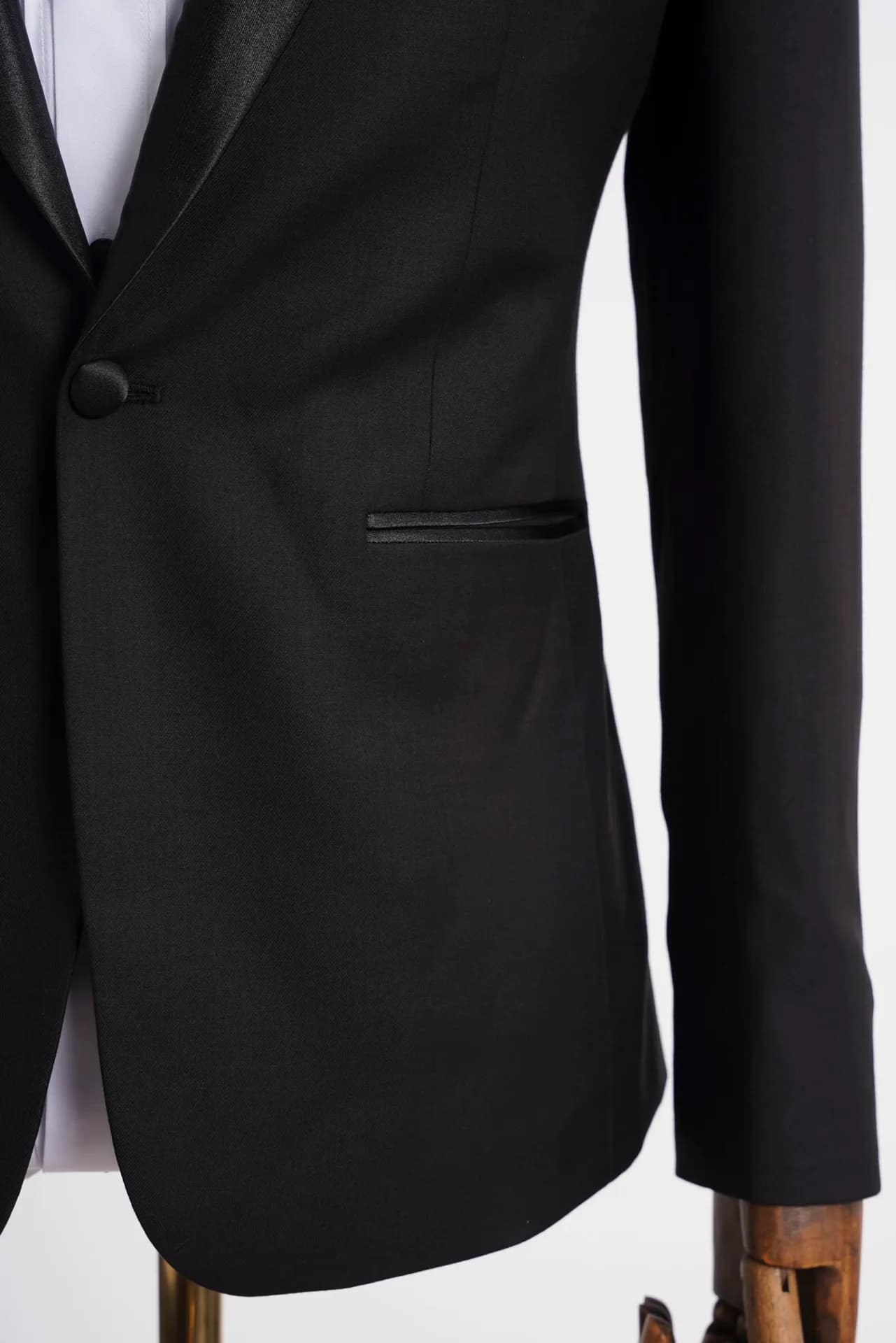 Suit Nam — Mon Amie