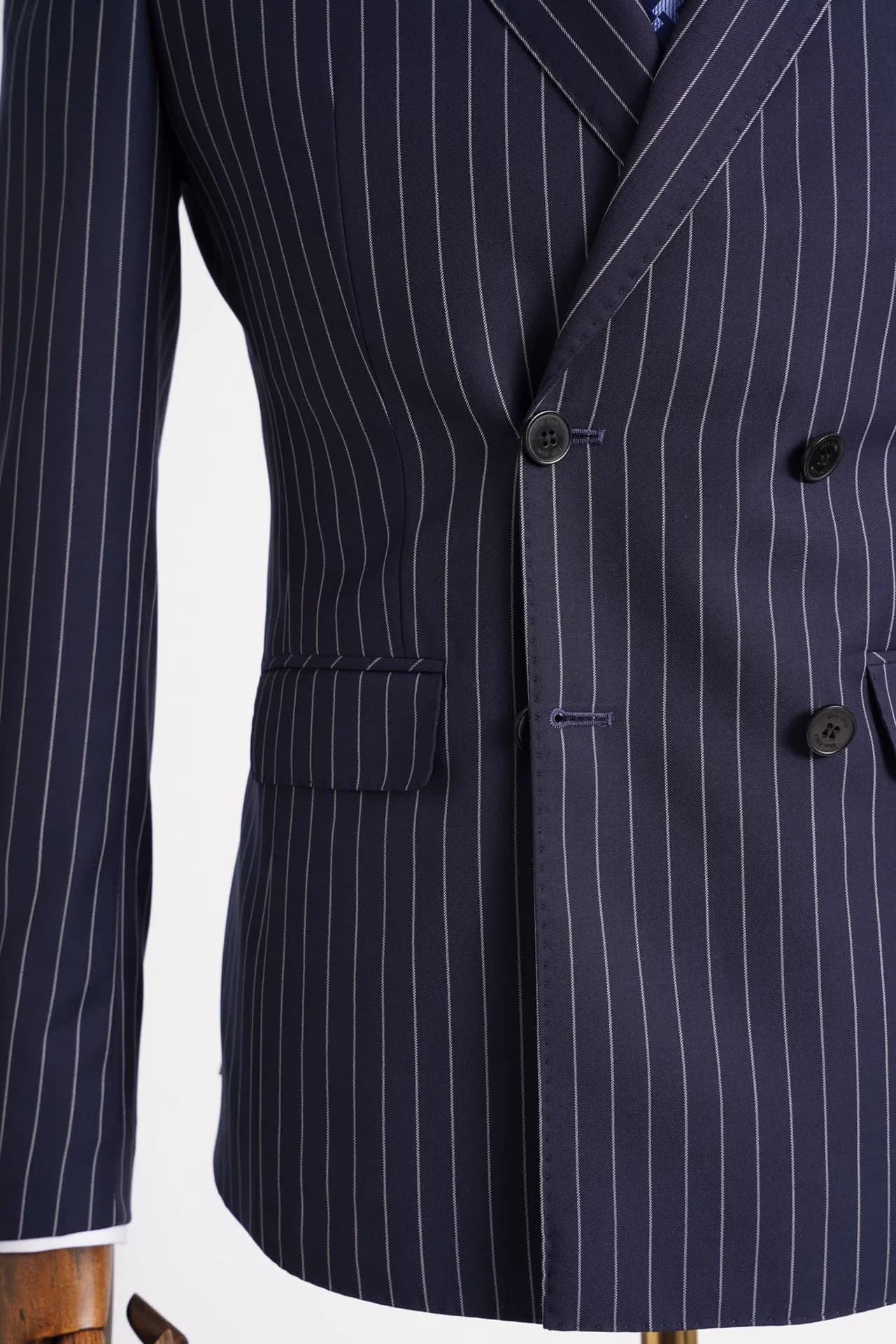 Suit Nam — Mon Amie