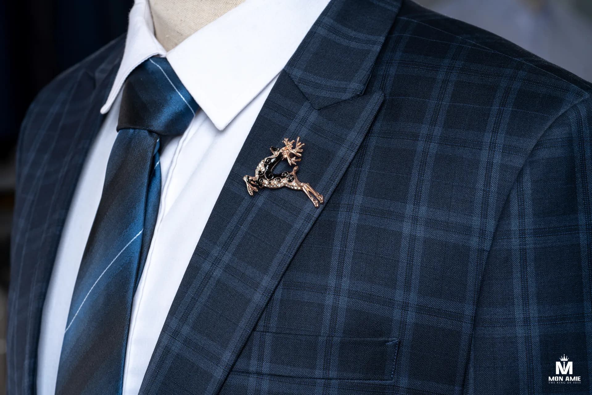 Suit Nam — Mon Amie