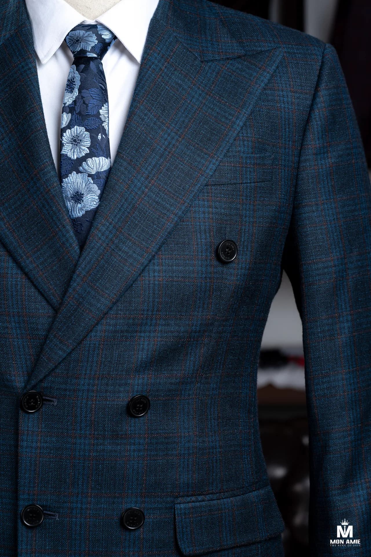 Suit Nam — Mon Amie