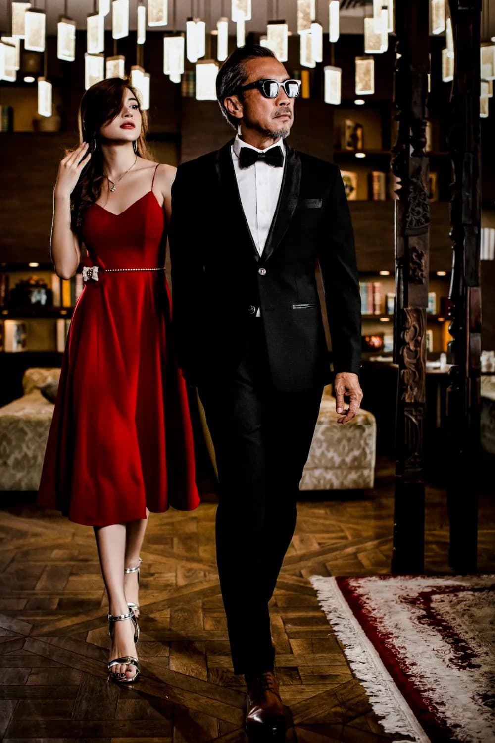 Quý ông mặc tuxedo dự tiệc tối