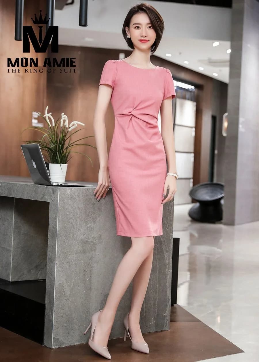 Đầm Công Sở Hồng Đất Cổ Tròn Xoắn Eo Tay Bồng