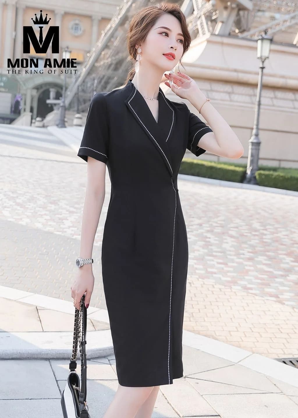 Đầm Đen Cổ Vest Viền Chấm Trắng Tay Ngắn Dáng Ôm