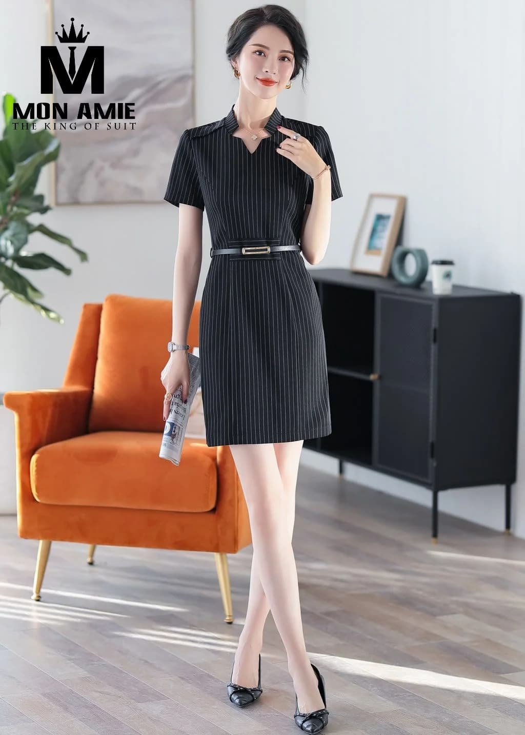 Đầm Đen Kẻ Sọc Đứng Cổ Khoét V Kèm Đai Mảnh