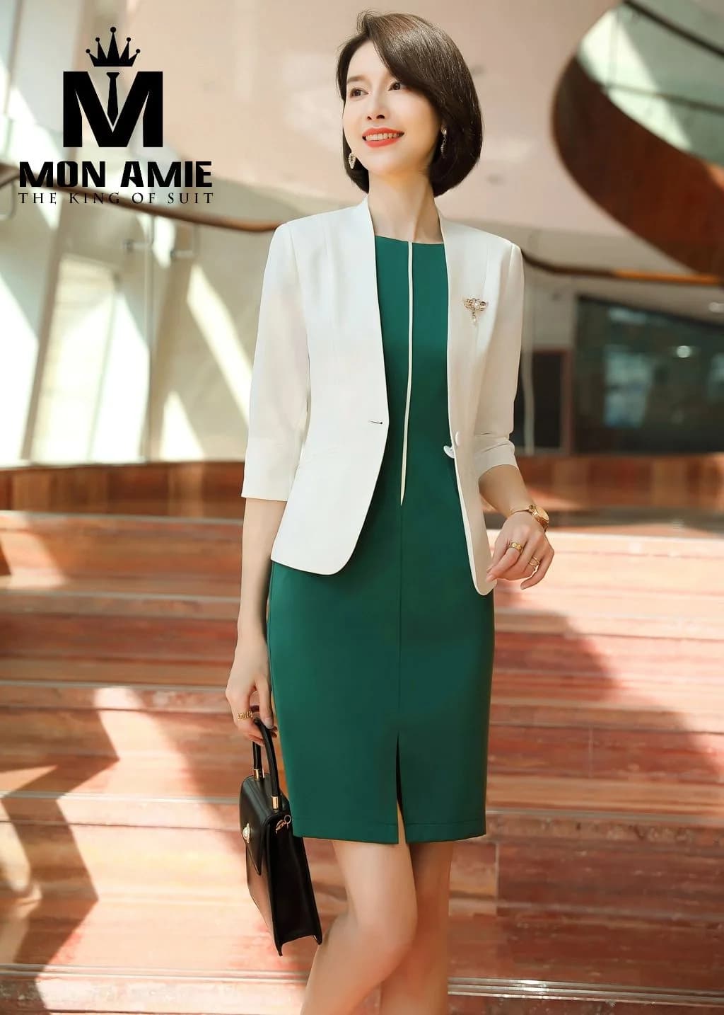 Set Đầm Xanh Lục Bảo Kèm Vest Trắng Một Nút Tay Lỡ