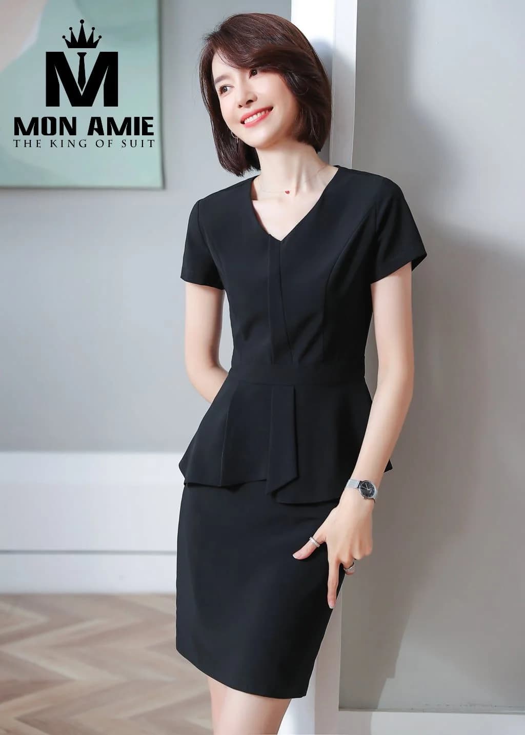 Đầm Đen Cổ V Xếp Tầng Peplum Tay Ngắn Ôm Dáng