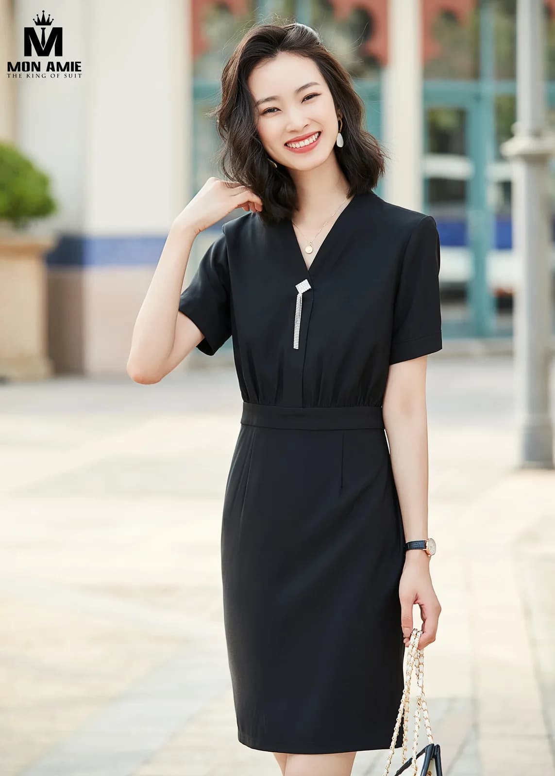 Đầm Đen Cổ V Đính Tua Đá Bo Eo