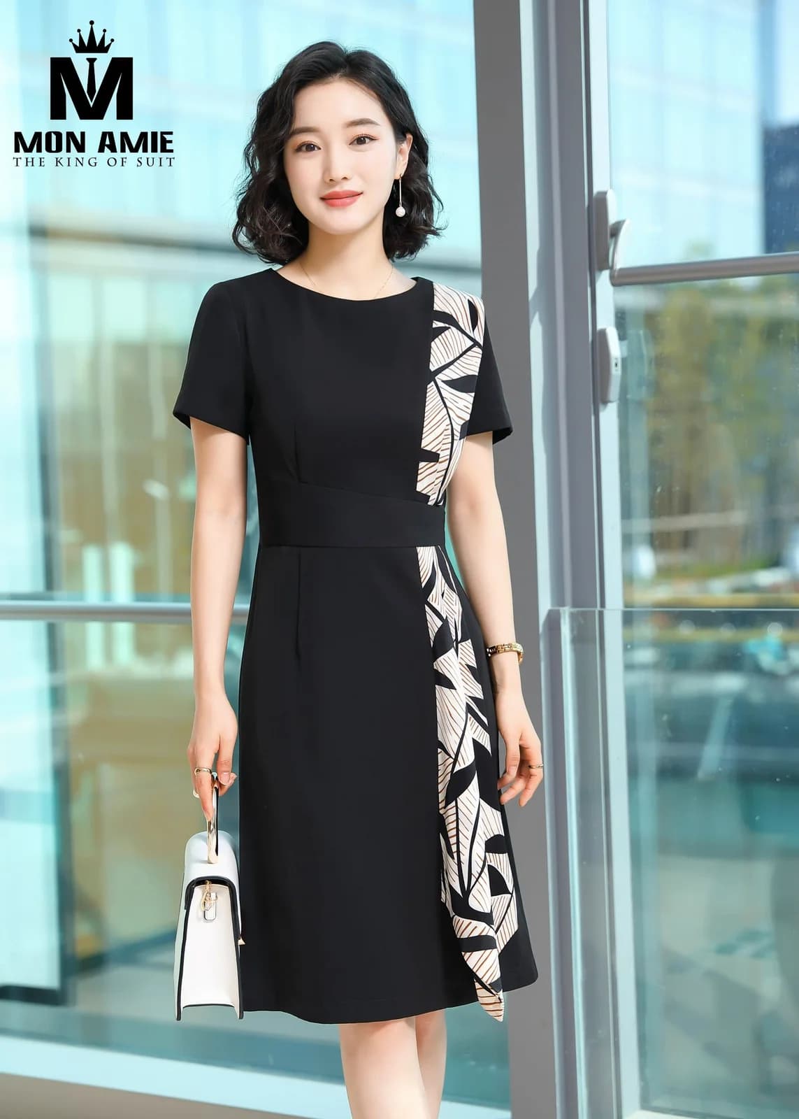 Đầm Đen Phối Họa Tiết Lá Kem Bản Eo Rộng