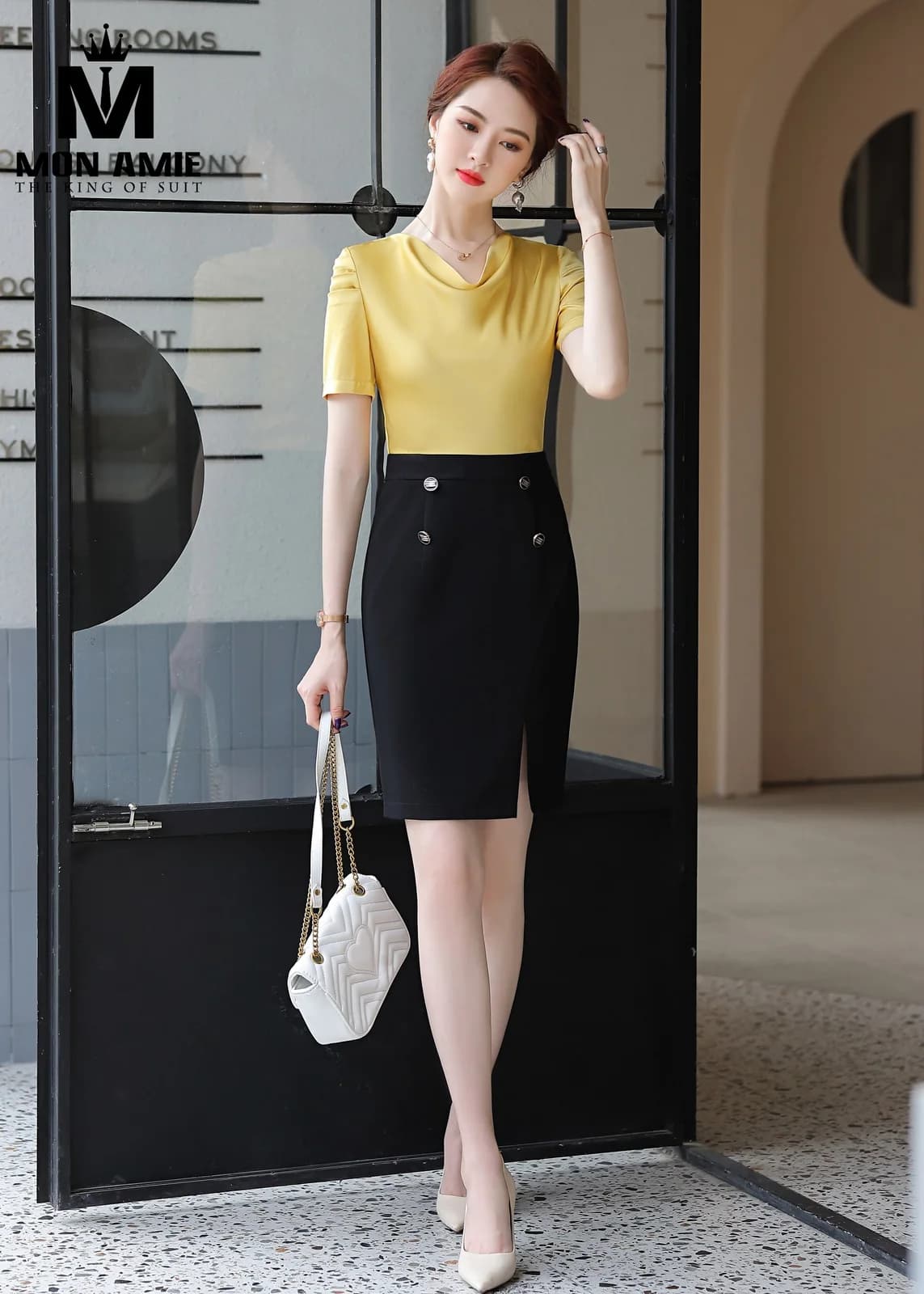 Set Áo Vàng Cổ Đổ Chân Váy Bút Chì Đen Xẻ Tà