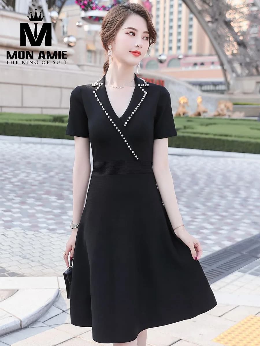 Đầm Công Sở Đen Cổ Vest Đính Ngọc Trai Xòe Nhẹ
