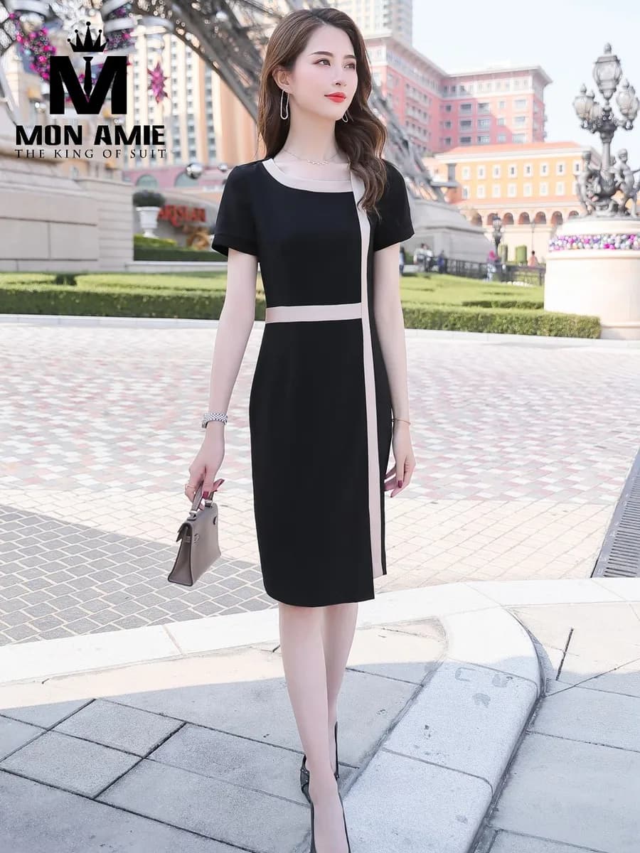 Đầm Đen Viền Hồng Nude Cổ Tròn Lệch Tay Ngắn