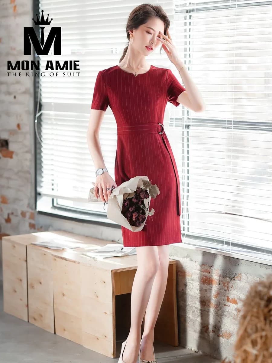 Đầm Đỏ Đô Kẻ Sọc Đứng Đai Khóa Vòng Tay Ngắn