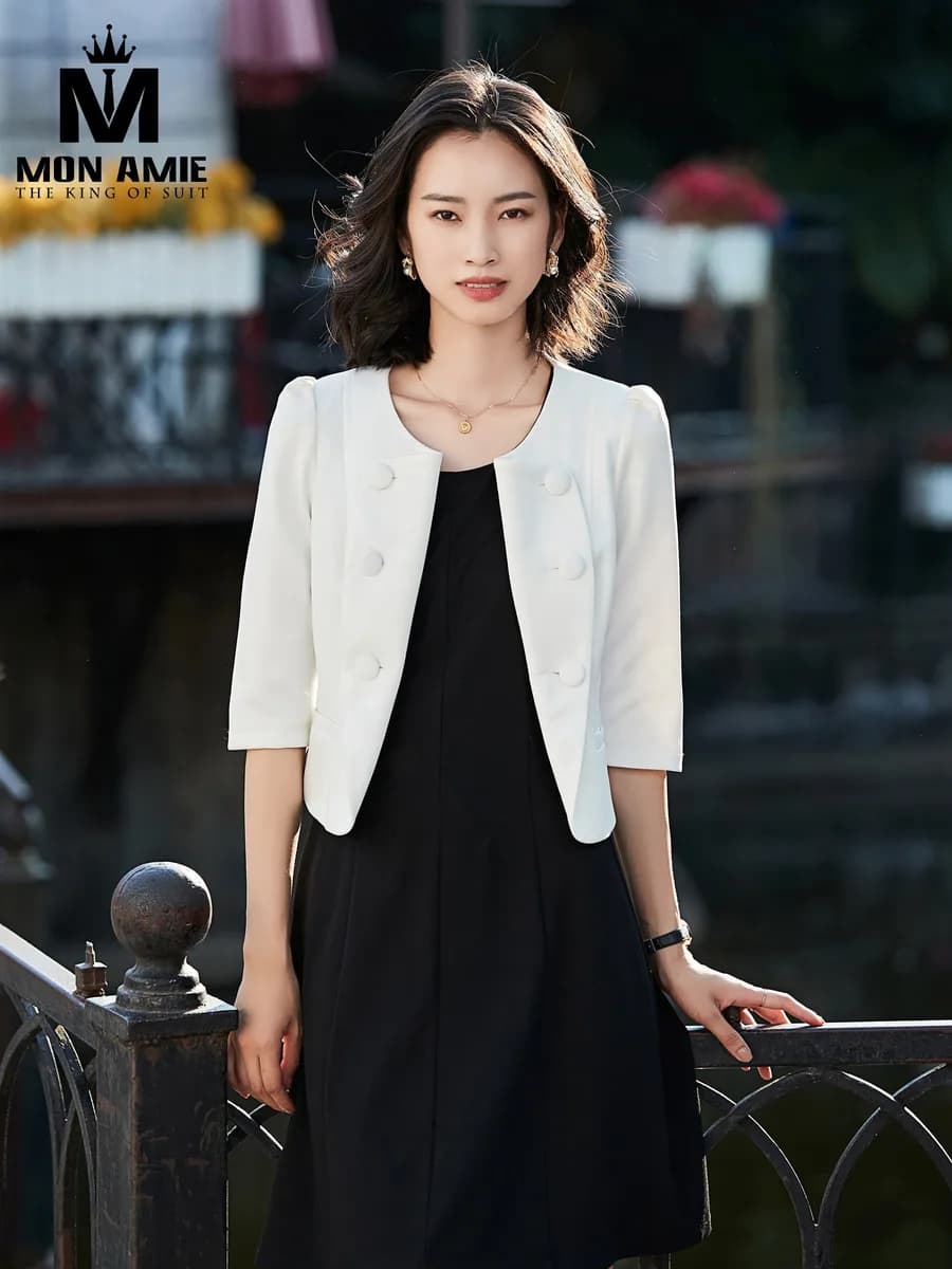 Set Đầm Đen Sát Nách Kèm Áo Khoác Lửng Trắng