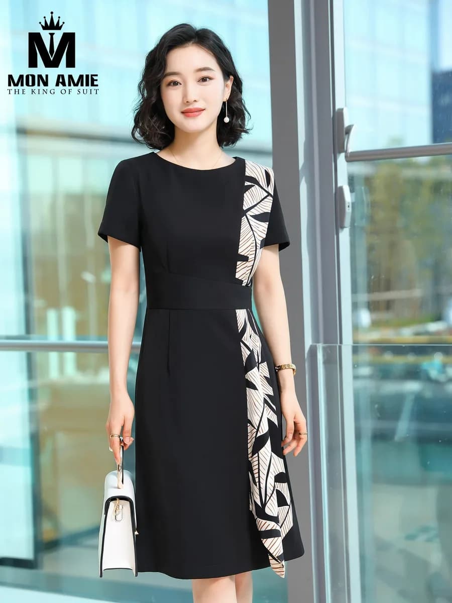 Đầm Đen Phối Họa Tiết Lá Kem Bản Eo Rộng