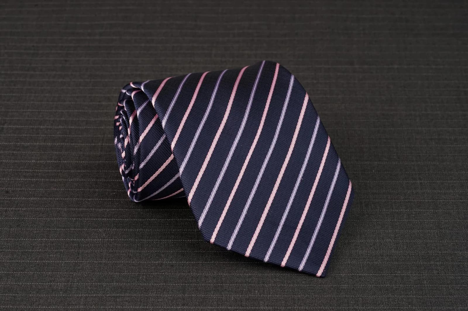 Cà Vạt Navy Sọc Hồng Phấn