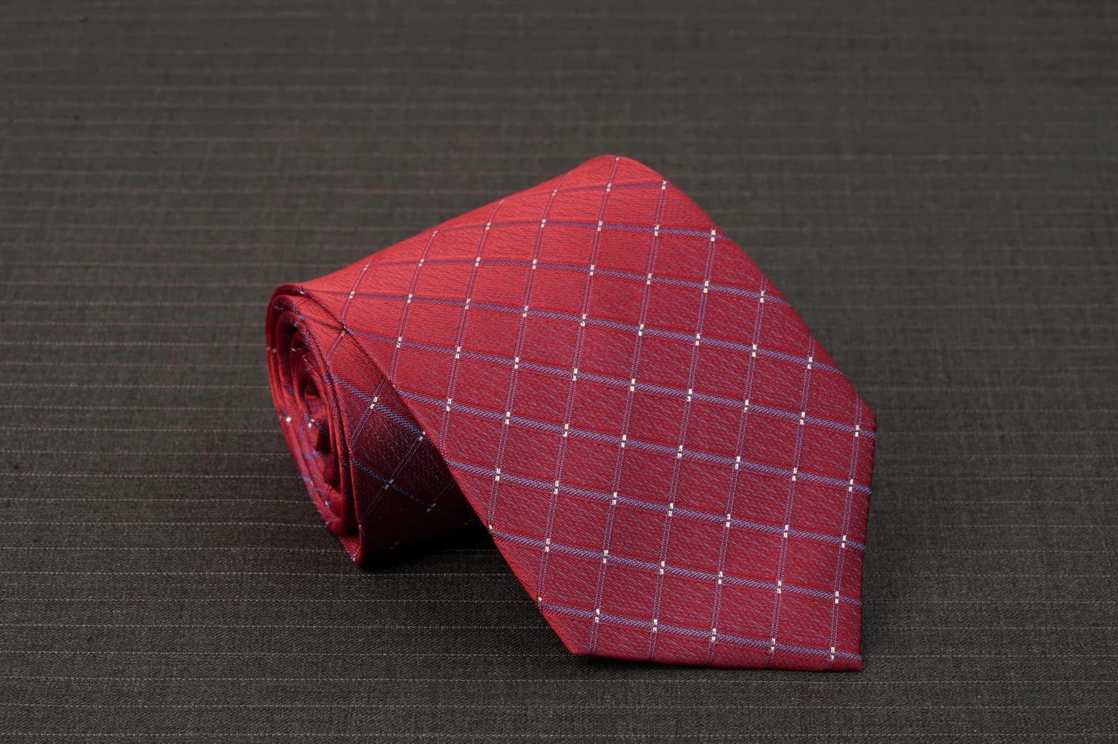 Cà Vạt Đỏ Ruby Kẻ Ô