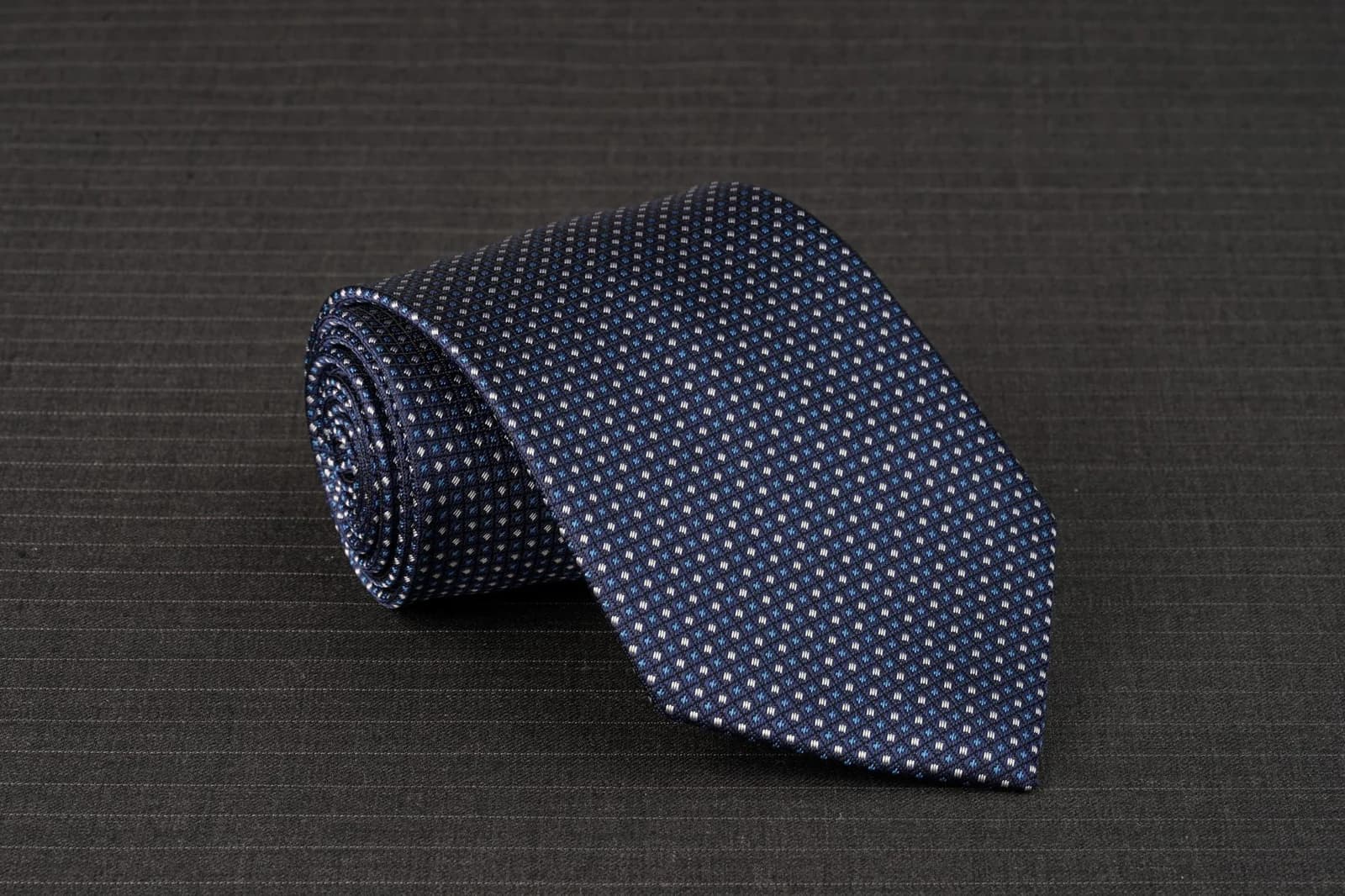 Cà Vạt Navy Chấm Sao Li Ti