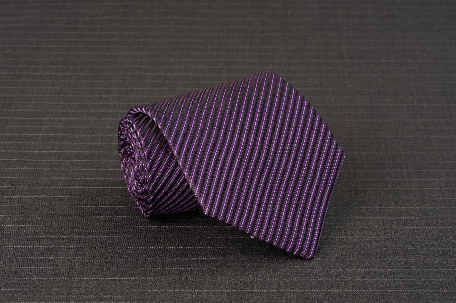Cà Vạt Tím Amethyst Sọc Mảnh
