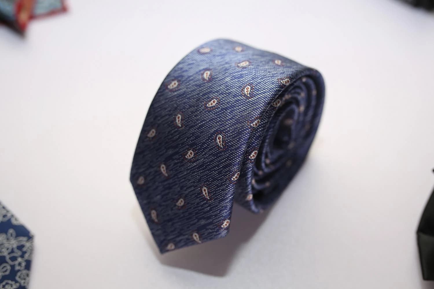 Cà Vạt Navy Paisley Cổ Điển