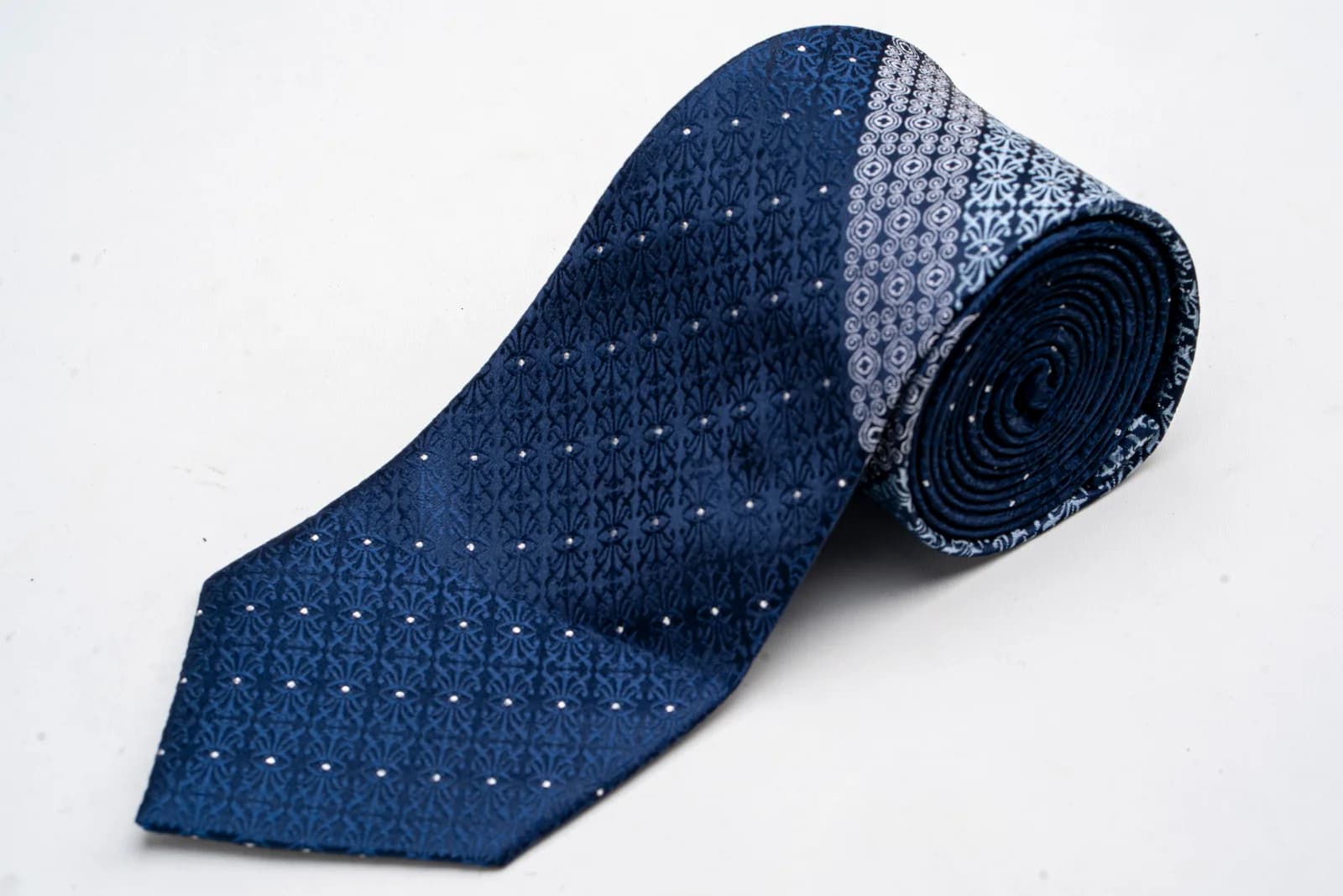 Caravat Xanh Navy Jacquard Hoa Văn Chìm Chấm Trắng