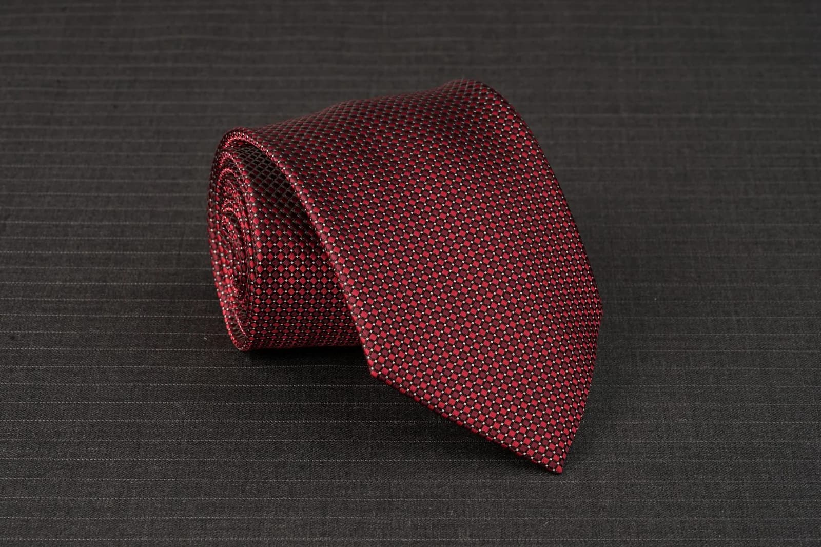 Caravat Đỏ Đô Ô Vuông Nhỏ Điểm Trắng