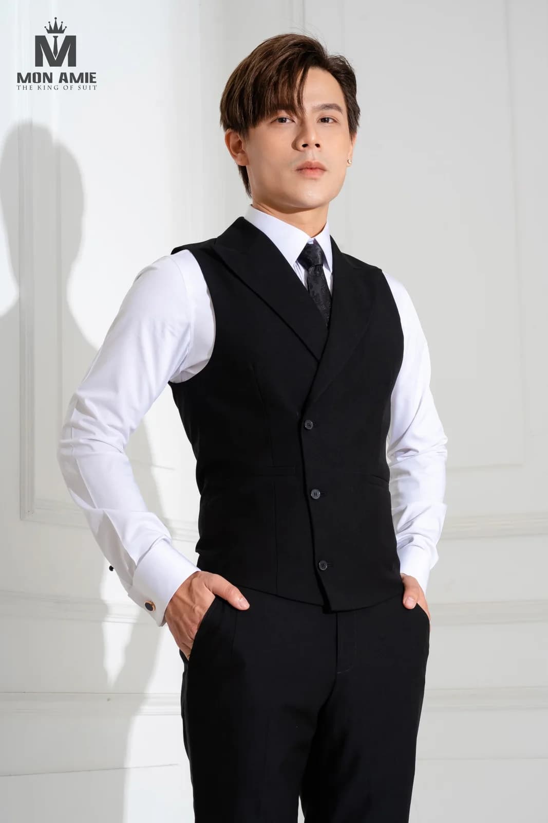 Ghi-lê Đen Trơn Cổ Peak Lapel Cài Lệch 3 Khuy