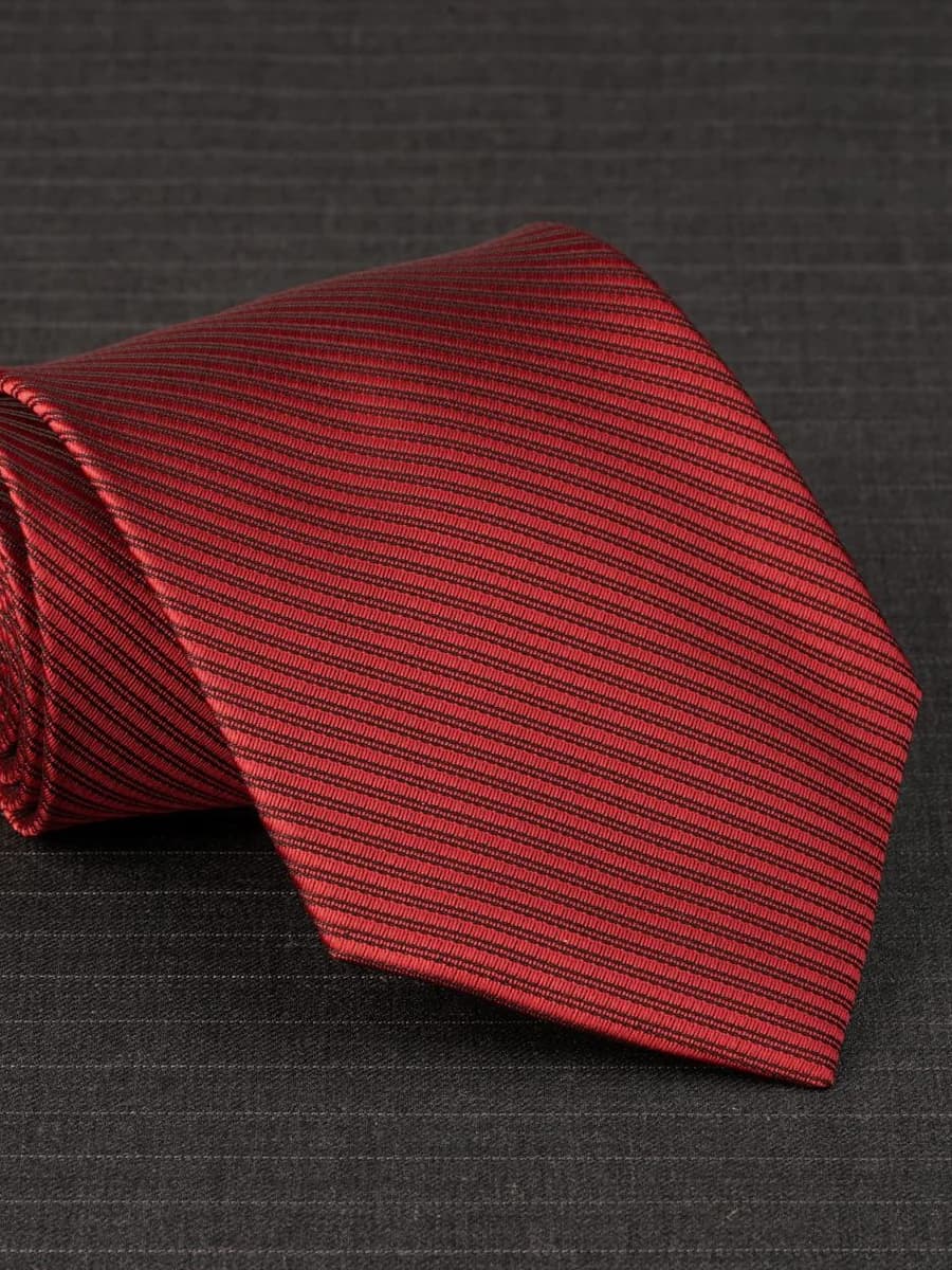 Cà Vạt Đỏ Ruby Vân Chìm