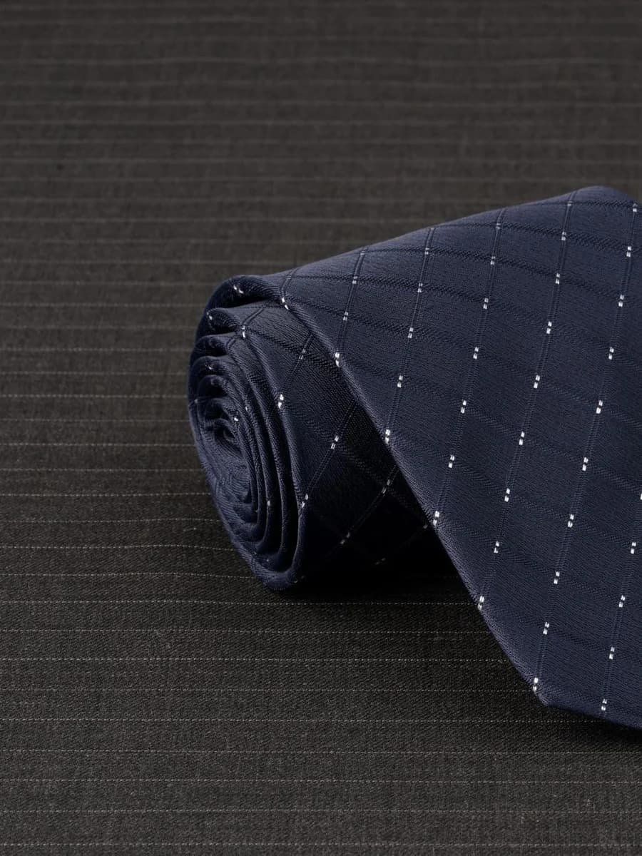 Cà Vạt Navy Kẻ Ô Điểm Bạc