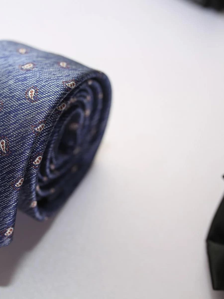 Cà Vạt Navy Paisley Cổ Điển
