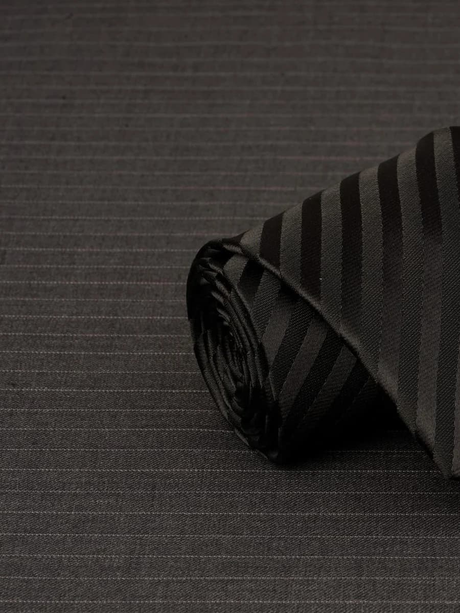 Cà Vạt Đen Sọc Satin Chìm