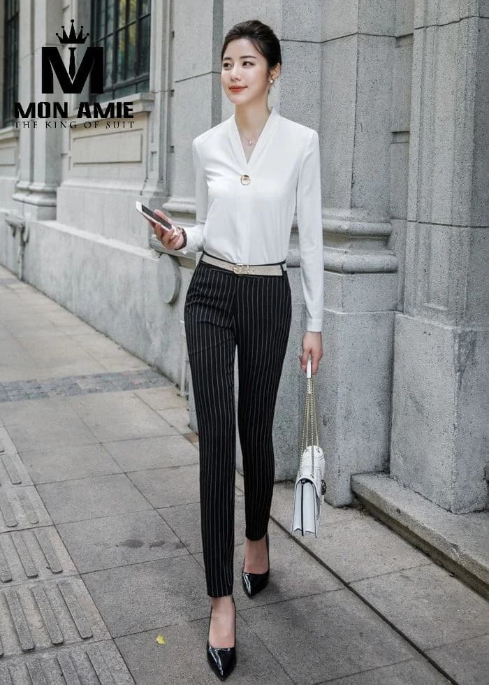 Sơ Mi Nữ Trắng Cổ V Khuy Vàng Phối Quần Sọc