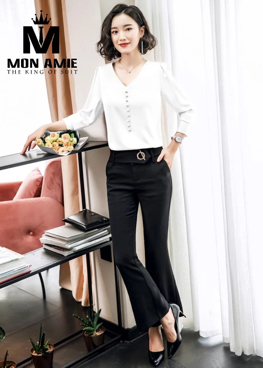 Sơ Mi Nữ Trắng Cổ V Hàng Cúc Ngọc Trai Dọc Ngực