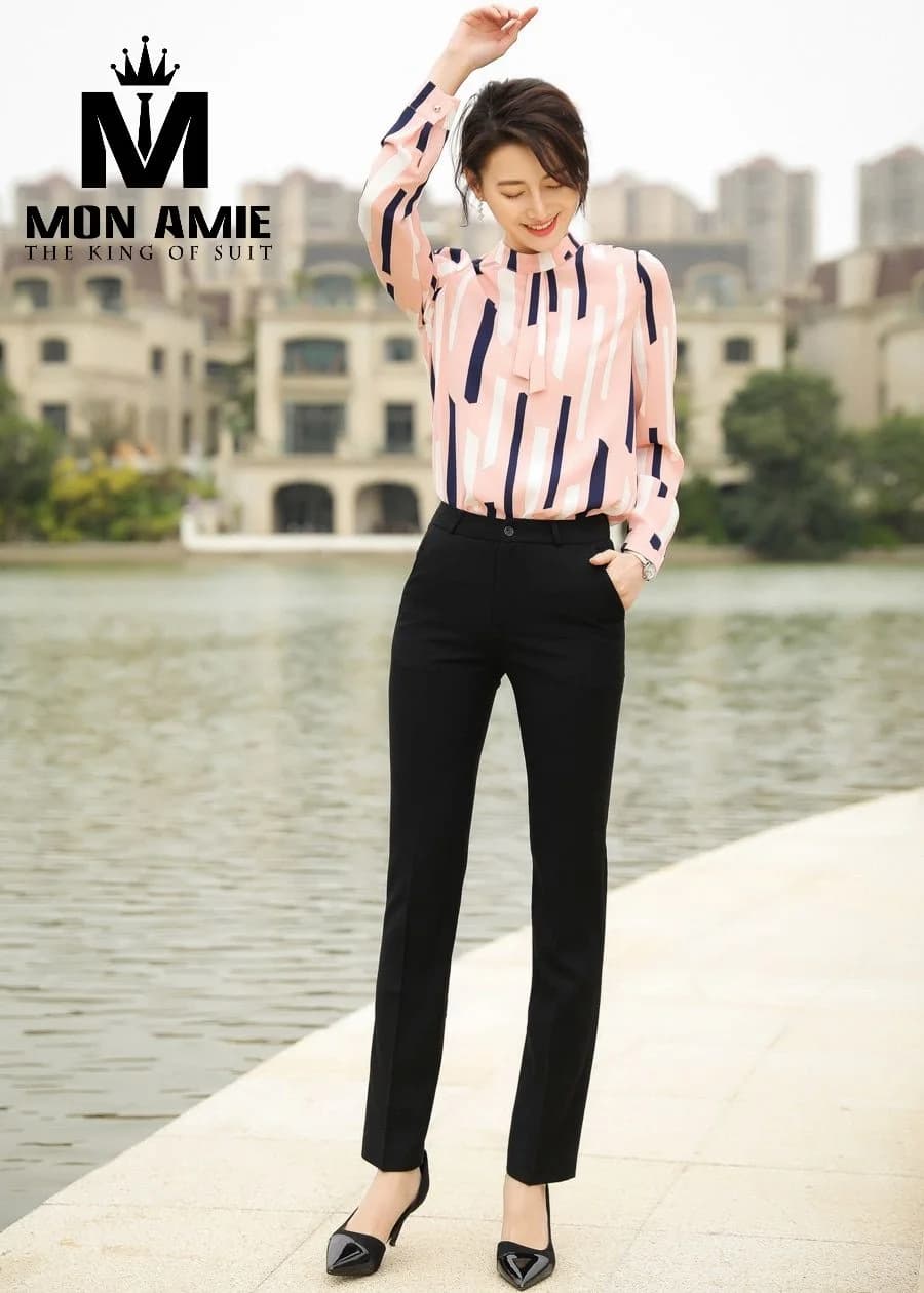 Sơ Mi Nữ Hồng Phấn Họa Tiết Vạch Navy Cổ Nơ