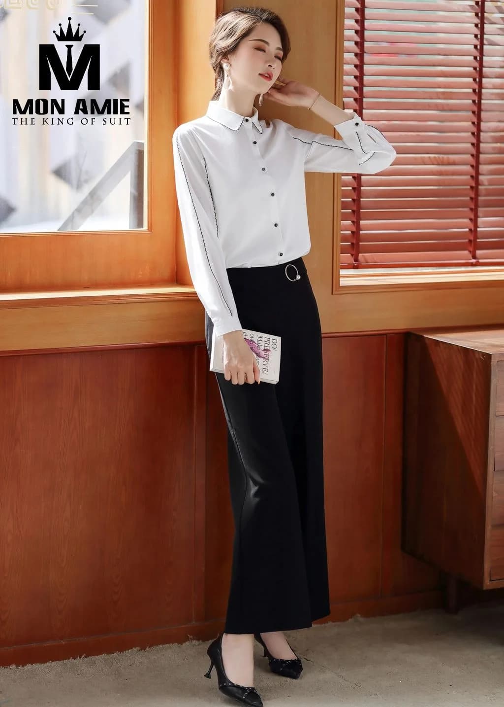 Sơ Mi Nữ Trắng Viền Đen Tương Phản Nút Đen