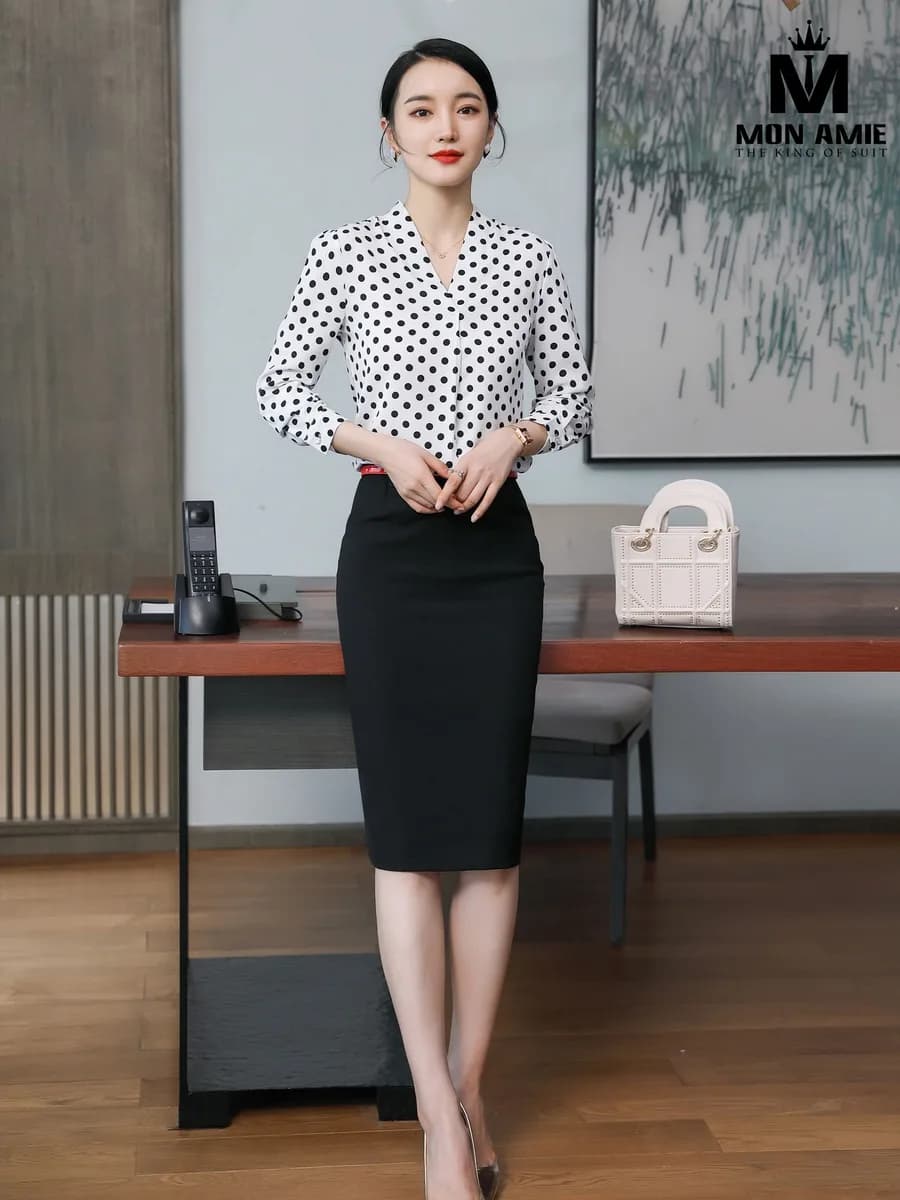 Sơ Mi Nữ Trắng Chấm Bi Đen Cổ V Phối Chân Váy Bút Chì