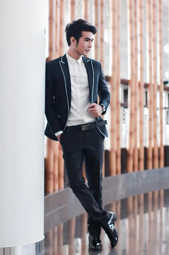 Vest Đen Viền Chỉ Trắng