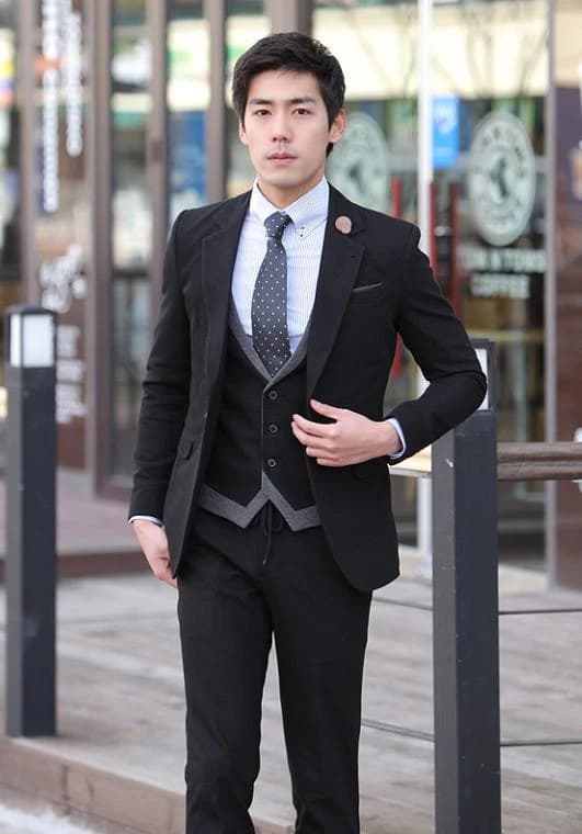 Vest Đen Gile Viền Khói