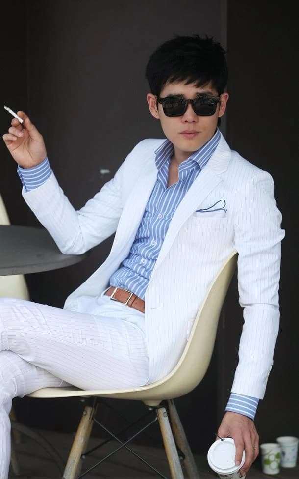 Vest Trắng Kẻ Sọc Mảnh