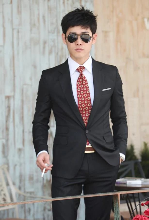 Vest Đen Cà Vạt Đỏ Son