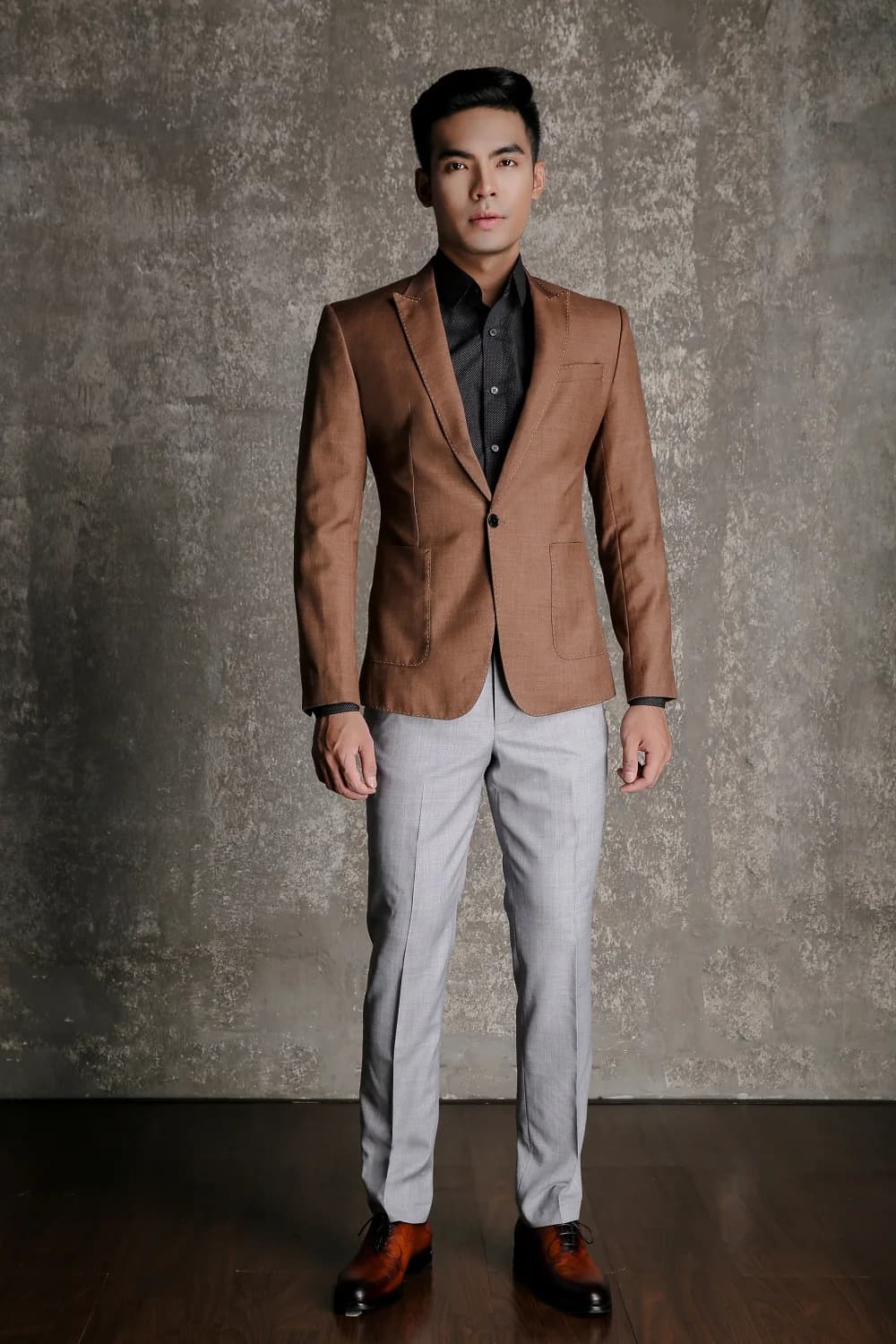 Blazer Nâu Caramel Ve Peak Viền Chỉ Nổi