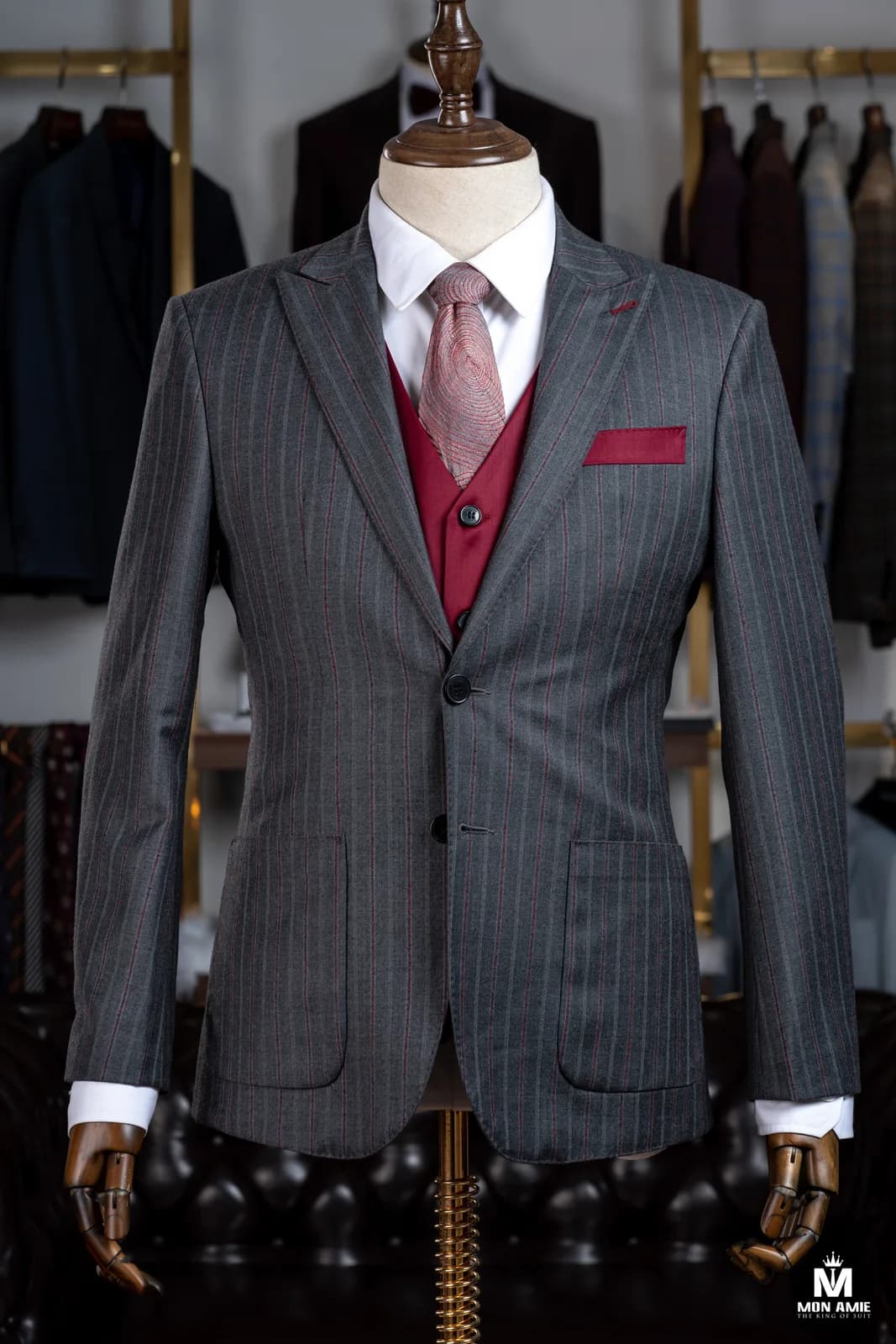 Suit Xám Than Kẻ Sọc Đỏ Đô Túi Ốp Phối Gilê Đỏ