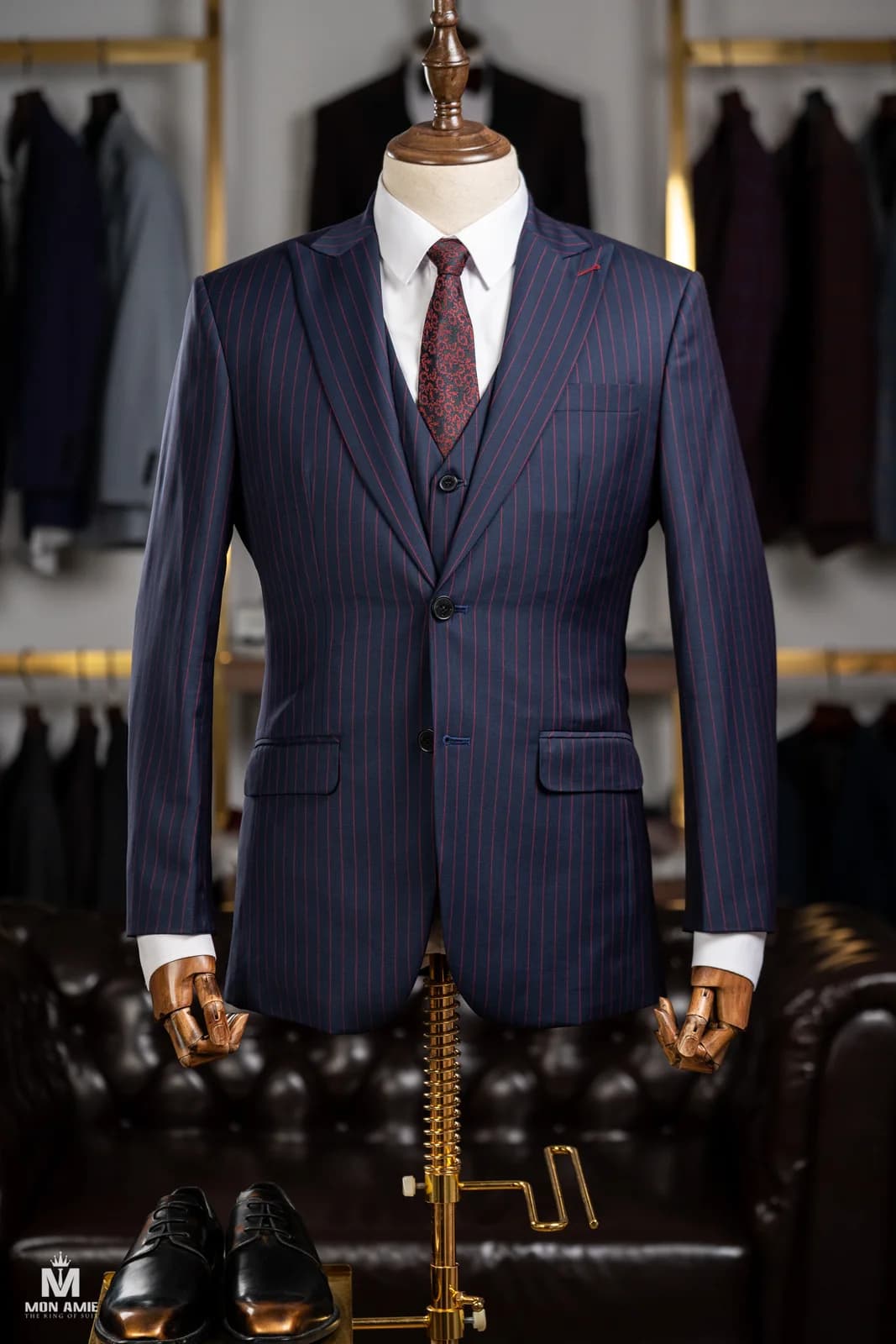 Suit Ba Mảnh Xanh Navy Sọc Đỏ Đô Ve Nhọn