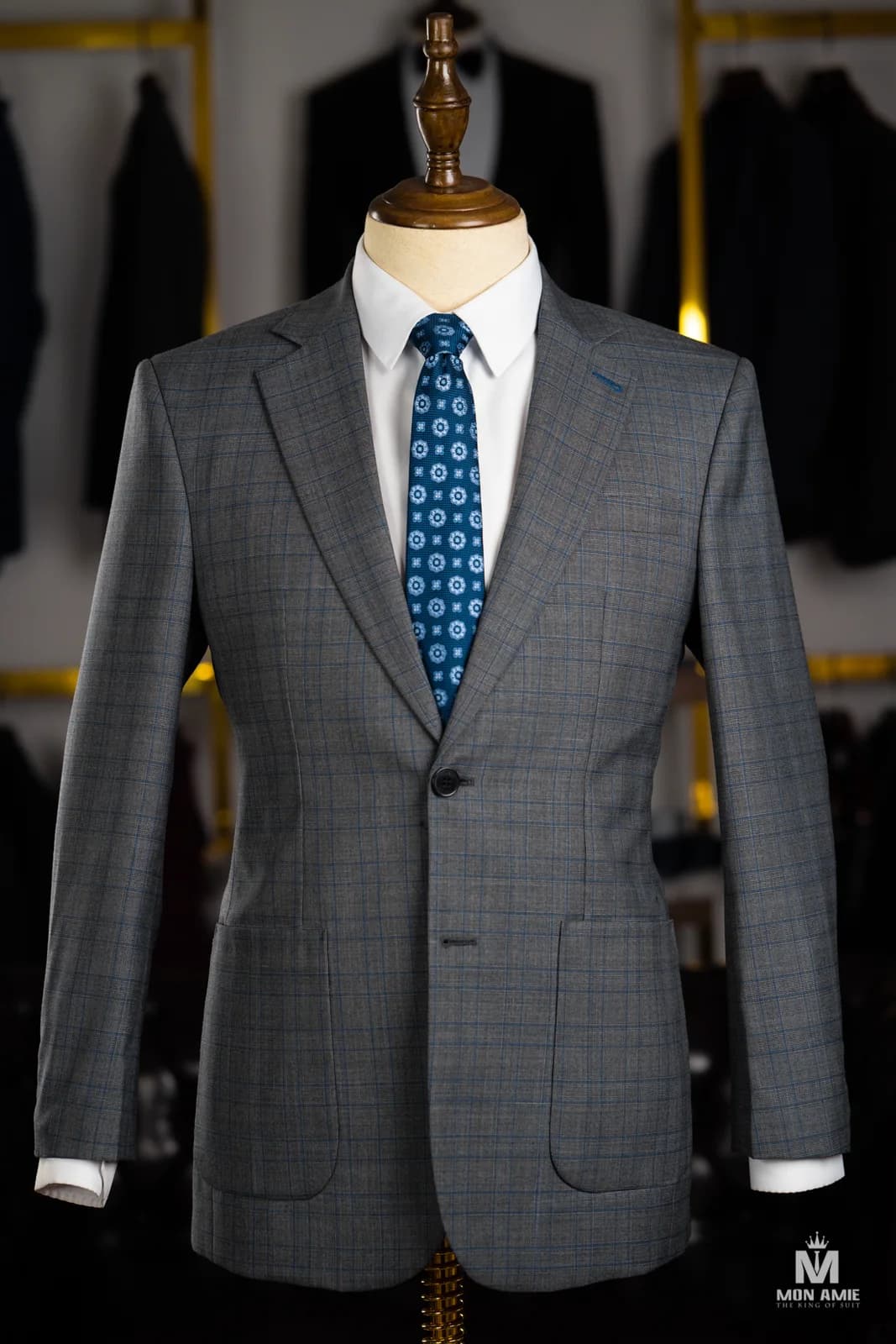 Suit Xám Than Kẻ Ô Xanh Cobalt Ve Chữ V Túi Đắp